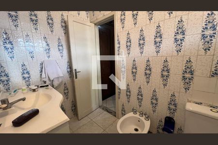 Casa à venda com 232m², 4 quartos e 3 vagas Casa à venda com 232m², 4 quartos e 3 vagasBanheiro