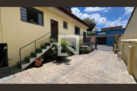 Casa à venda com 232m², 4 quartos e 3 vagas Casa à venda com 232m², 4 quartos e 3 vagasÁrea Externa