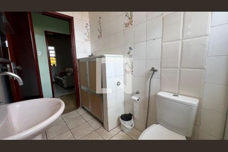 Casa à venda com 232m², 4 quartos e 3 vagas Casa à venda com 232m², 4 quartos e 3 vagasQuarto