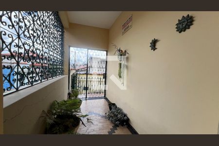 Casa à venda com 232m², 4 quartos e 3 vagas Casa à venda com 232m², 4 quartos e 3 vagasVaranda