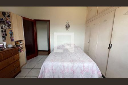 Casa à venda com 232m², 4 quartos e 3 vagas Casa à venda com 232m², 4 quartos e 3 vagasQuarto