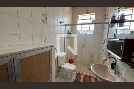 Casa à venda com 232m², 4 quartos e 3 vagas Casa à venda com 232m², 4 quartos e 3 vagasQuarto