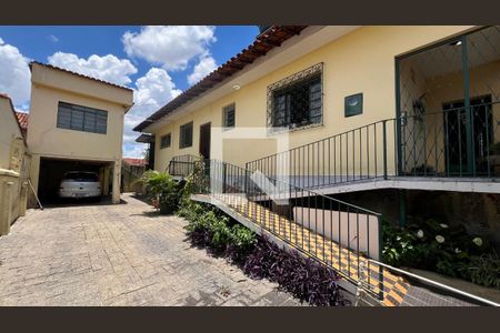Casa à venda com 232m², 4 quartos e 3 vagas Casa à venda com 232m², 4 quartos e 3 vagasÁrea Externa
