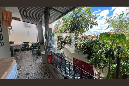 Casa à venda com 232m², 4 quartos e 3 vagas Casa à venda com 232m², 4 quartos e 3 vagasÁrea Externa