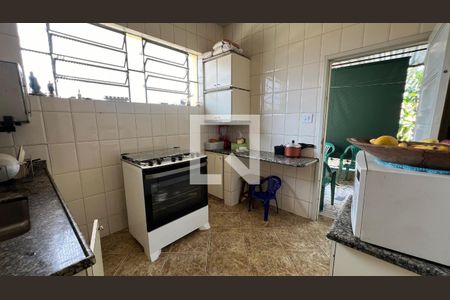 Casa à venda com 232m², 4 quartos e 3 vagas Casa à venda com 232m², 4 quartos e 3 vagasCozinha