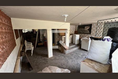 Casa à venda com 232m², 4 quartos e 3 vagas Casa à venda com 232m², 4 quartos e 3 vagasÁrea de Serviço