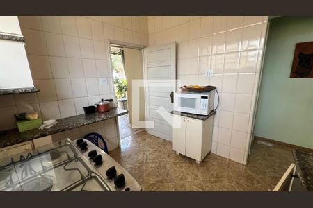 Casa à venda com 232m², 4 quartos e 3 vagas Casa à venda com 232m², 4 quartos e 3 vagasCozinha