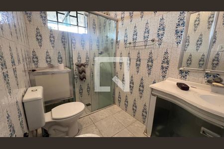 Casa à venda com 232m², 4 quartos e 3 vagas Casa à venda com 232m², 4 quartos e 3 vagasBanheiro