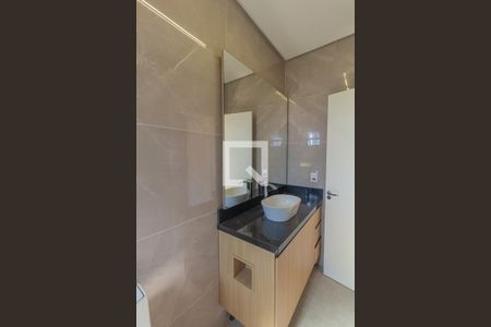 Casa de condomínio à venda com 220m², 3 quartos e 4 vagasBanheiro Suíte 1