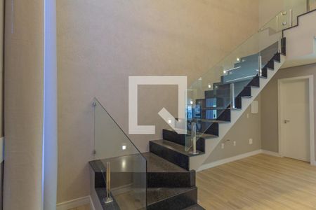 Casa de condomínio à venda com 220m², 3 quartos e 4 vagasEscada