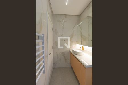 Casa de condomínio à venda com 220m², 3 quartos e 4 vagasBanheiro Suíte 2