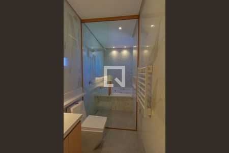 Casa de condomínio à venda com 220m², 3 quartos e 4 vagasBanheiro Suíte 2