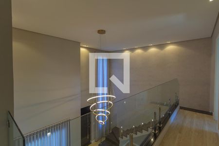 Casa de condomínio à venda com 220m², 3 quartos e 4 vagasEscada e corredor