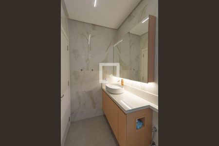 Casa de condomínio à venda com 220m², 3 quartos e 4 vagasBanheiro Suíte 2