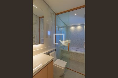 Casa de condomínio à venda com 220m², 3 quartos e 4 vagasBanheiro Suíte 2