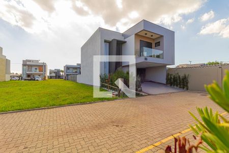 Casa de condomínio à venda com 220m², 3 quartos e 4 vagasFachada