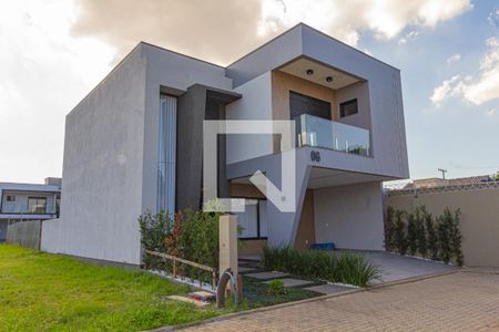Casa de condomínio à venda com 220m², 3 quartos e 4 vagasFachada