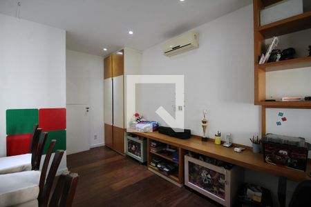 Apartamento à venda com 215m², 4 quartos e 2 vagasDetalhe do quarto 2