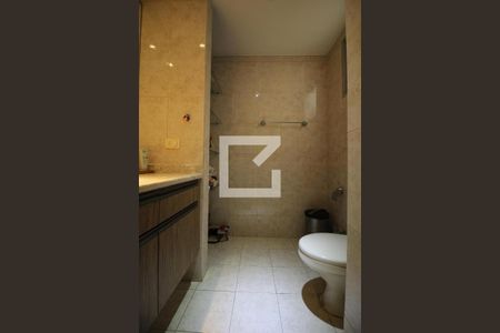 Apartamento à venda com 215m², 4 quartos e 2 vagasDetalhe do banheiro social 