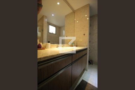 Apartamento à venda com 215m², 4 quartos e 2 vagasDetalhe do banheiro social 