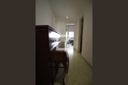 Apartamento à venda com 215m², 4 quartos e 2 vagasCorredor 