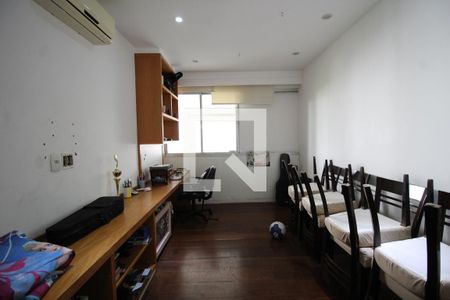 Apartamento à venda com 215m², 4 quartos e 2 vagasQuarto 2