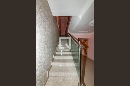 Casa para alugar com 130m², 2 quartos e sem vaga Casa para alugar com 130m², 2 quartos e sem vagaEscada