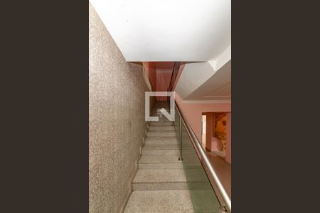 Casa para alugar com 130m², 2 quartos e sem vaga Casa para alugar com 130m², 2 quartos e sem vagaEscada