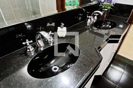 Casa à venda com 156m², 3 quartos e 4 vagasBanheiro da suíte americana