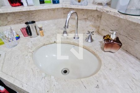 Casa à venda com 156m², 3 quartos e 4 vagasBanheiro da Suíte