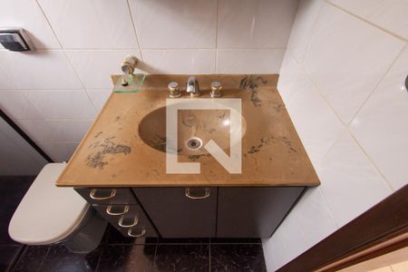 Casa à venda com 230m², 3 quartos e 2 vagasBanheiro