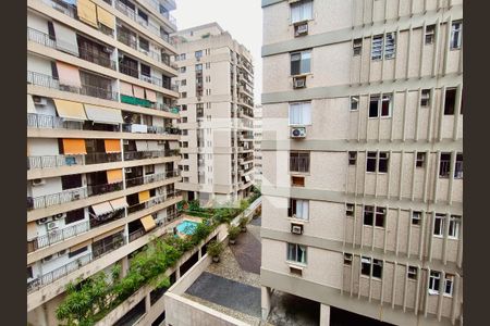 Apartamento à venda com 117m², 3 quartos e 2 vagasQuarto 2 vista