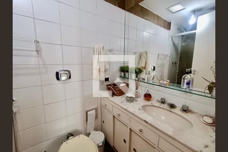 Apartamento à venda com 117m², 3 quartos e 2 vagasBanheiro social