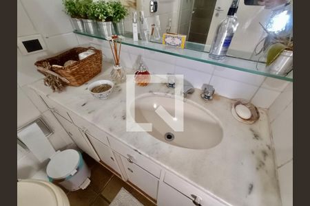 Apartamento à venda com 117m², 3 quartos e 2 vagasBanheiro social