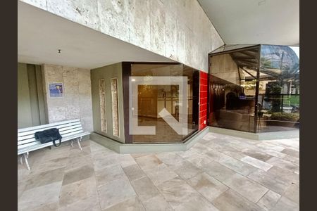 Apartamento à venda com 117m², 3 quartos e 2 vagasFachada com cartaz QA