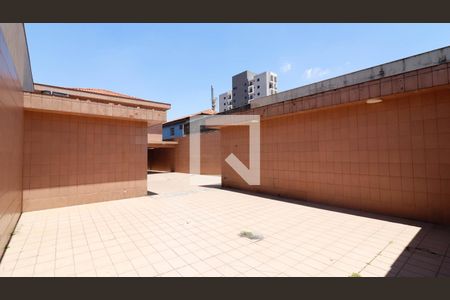 Casa para alugar com 290m², 4 quartos e 8 vagas Casa para alugar com 290m², 4 quartos e 8 vagasGaragem