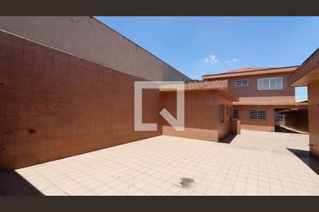 Casa para alugar com 290m², 4 quartos e 8 vagas Casa para alugar com 290m², 4 quartos e 8 vagasQuintal