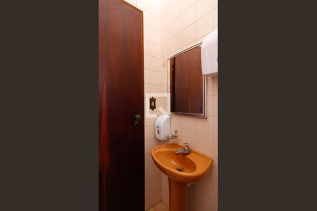 Casa para alugar com 290m², 4 quartos e 8 vagas Casa para alugar com 290m², 4 quartos e 8 vagasBanheiro de serviço 1