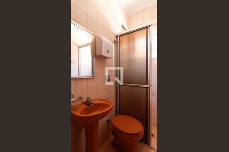 Casa para alugar com 290m², 4 quartos e 8 vagas Casa para alugar com 290m², 4 quartos e 8 vagasBanheiro de serviço 1