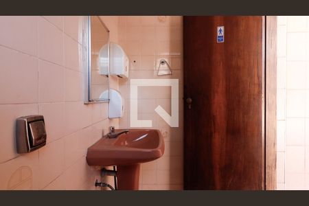 Casa para alugar com 290m², 4 quartos e 8 vagas Casa para alugar com 290m², 4 quartos e 8 vagasBanheiro de serviço 2