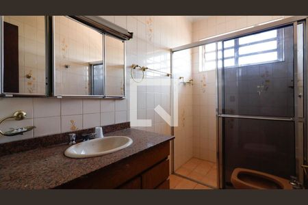 Casa para alugar com 290m², 4 quartos e 8 vagas Casa para alugar com 290m², 4 quartos e 8 vagasBanheiro 1