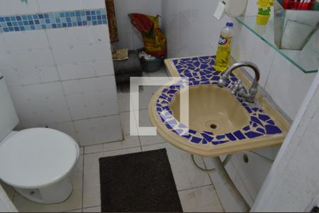 Casa de condomínio à venda com 276m², 3 quartos e 2 vagasBanheiro do Corredor