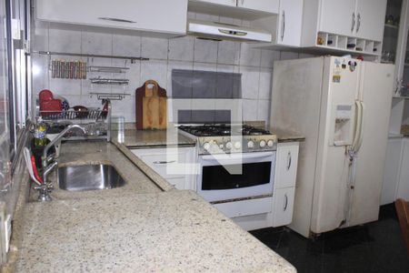 Casa à venda com 350m², 4 quartos e 6 vagasCozinha da edícula