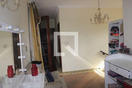 Casa à venda com 350m², 4 quartos e 6 vagasCorredor dos quartos