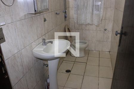 Casa à venda com 350m², 4 quartos e 6 vagasBanheiro da edícula