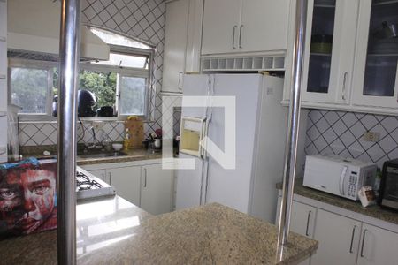 Casa à venda com 350m², 4 quartos e 6 vagasCozinha