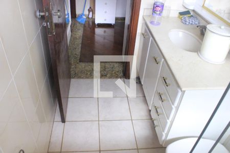 Casa à venda com 350m², 4 quartos e 6 vagasBanheiro 2