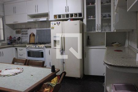 Casa à venda com 350m², 4 quartos e 6 vagasCozinha da edícula