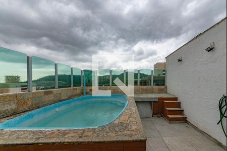 Apartamento à venda com 140m², 3 quartos e 1 vaga Apartamento à venda com 140m², 3 quartos e 1 vagaPiscina