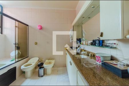 Casa à venda com 500m², 4 quartos e 3 vagasBanheiro da Suíte 2